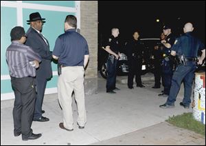 Councilman Larry Sykes speaks to Toledo Police after an altercation with Julian Mack at a bar on Adams Street, Thursday, Oct. 19, 2017.   The Blade/Andy Morrison