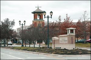 The Shops at Fallen Timbers opened with fanfare and many plans in 2007. But that was just before the Great Recession hit and a revolution driven by the profileration and popularity of online shopping. Nearly 520 acres of undeveloped land surrounds the 108-acre mall.