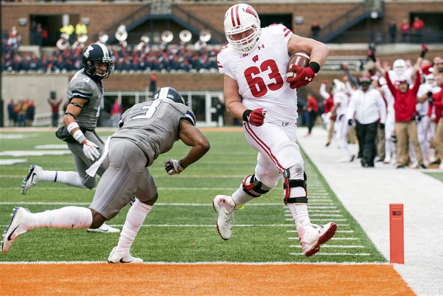 APTOPIX-Wisconsin-Illinois-Football-2