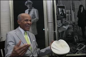 Jazz musician Jon Hendricks in figurative artist Leslie Adams' Toledo studio in 2013.