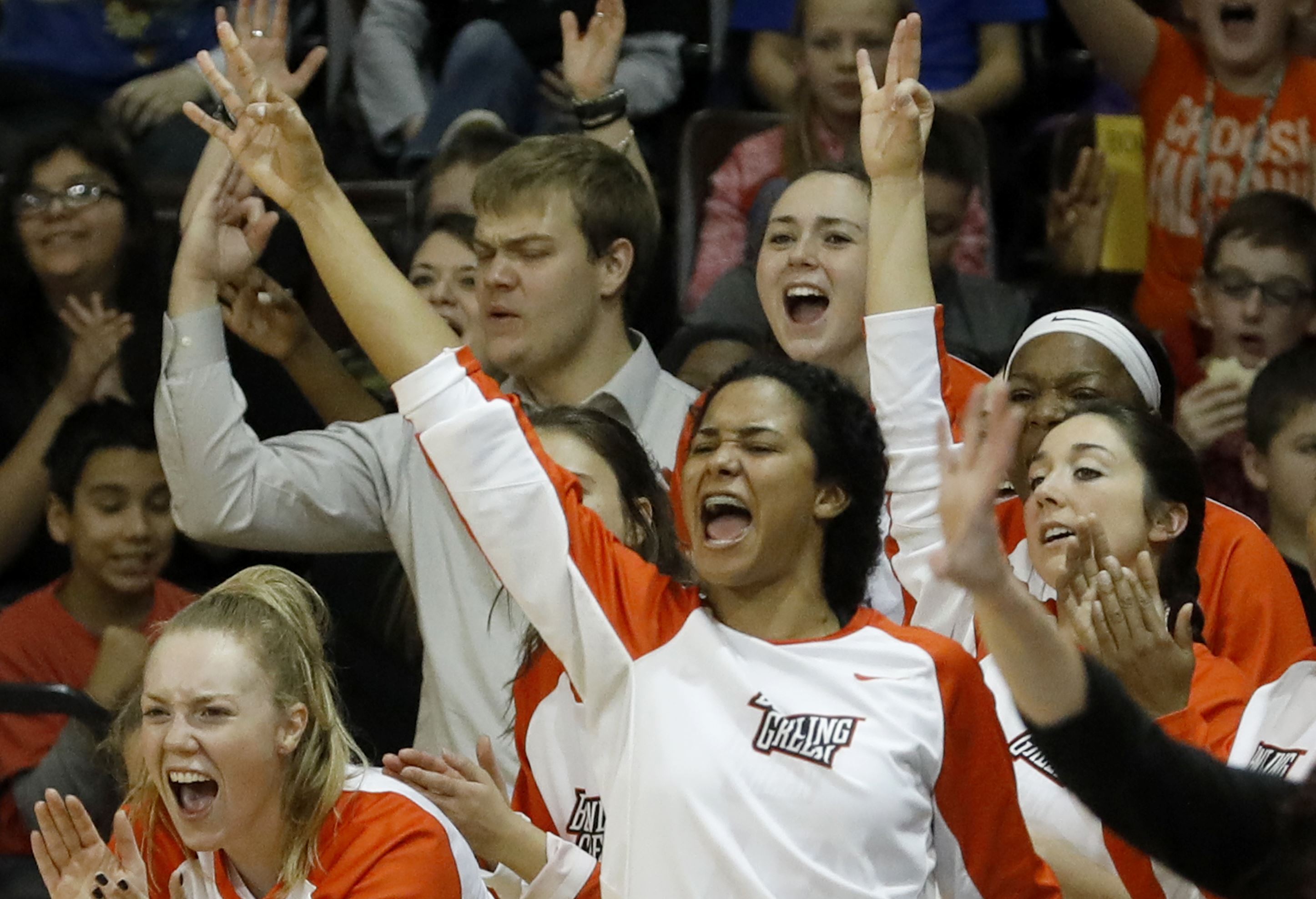 BG women play before record crowd - The Blade