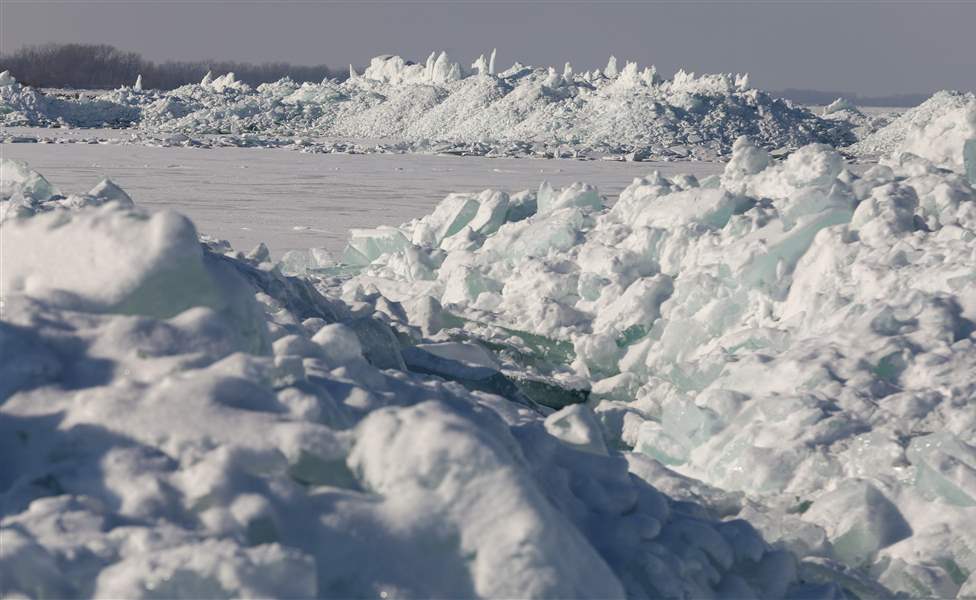 'Ice mountains' draw visitors to Port Clinton shoreline - The Blade