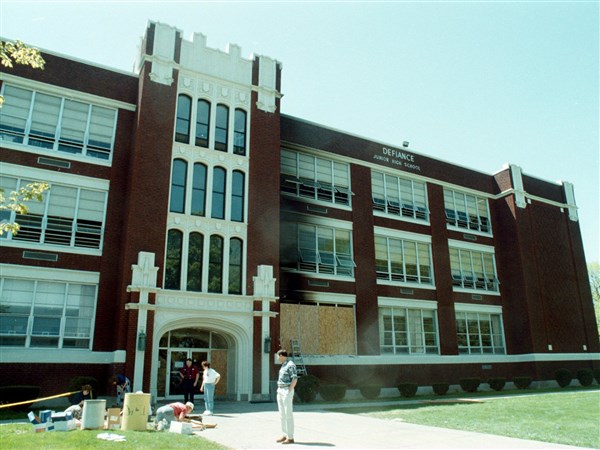 Community members hope to save 100-year-old school in Defiance | The Blade