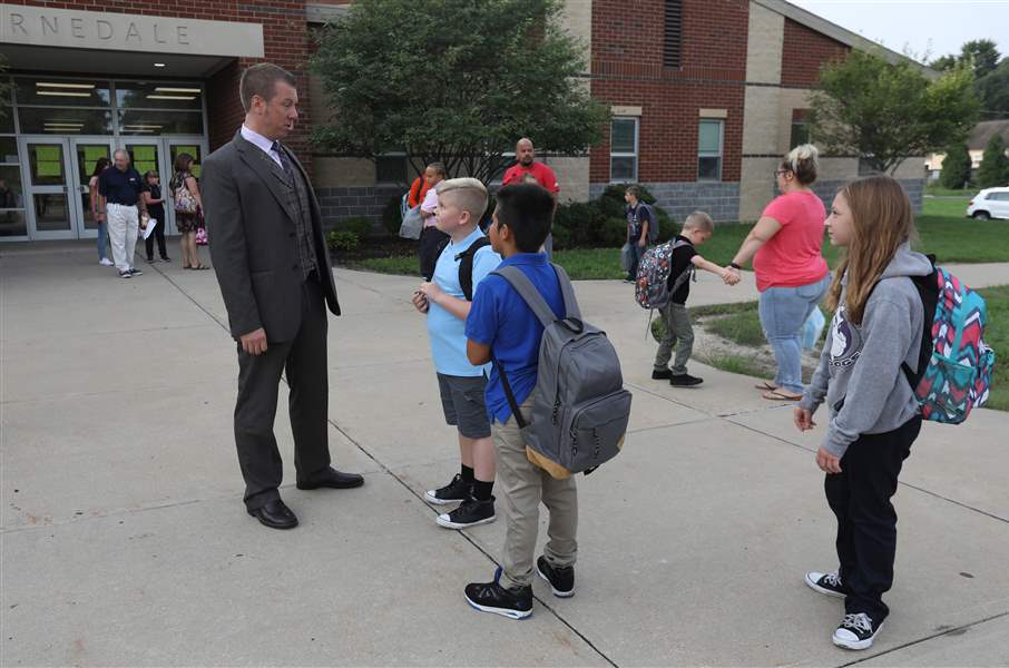 Toledo, suburban districts start school - The Blade