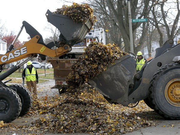 Toledo's leaf pickup scheduled to begin Nov. 2 | The Blade