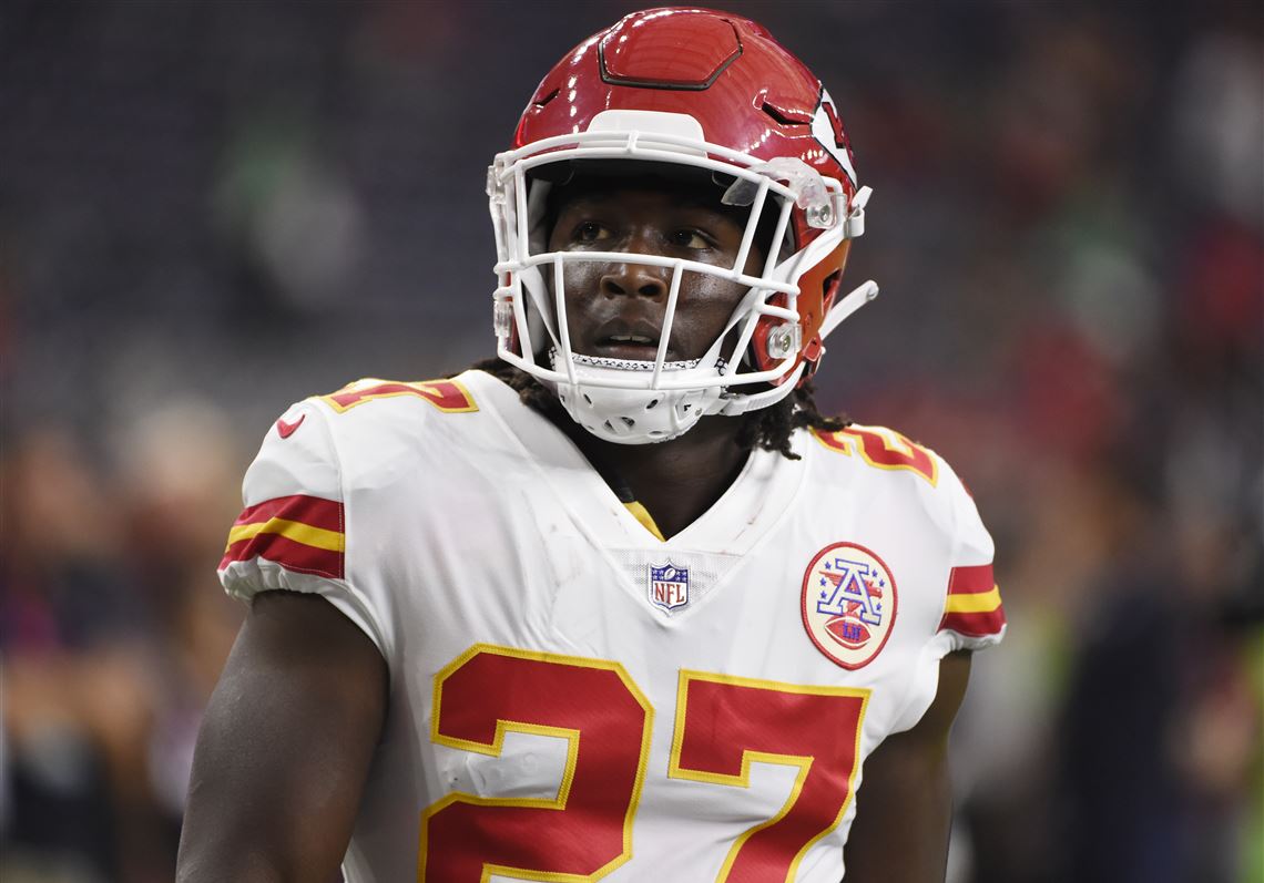 Kareem Hunt buys Willoughby South students tickets to Browns, Chiefs