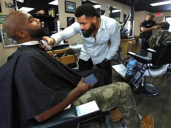 Artistic barber helps Broncos fans show their support in their haircuts