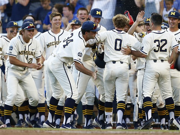 Michigan baseball tops UCLA, 4-2, advances to College World Series