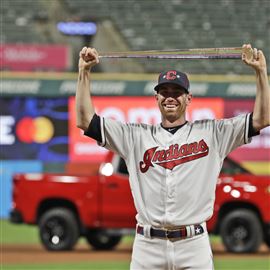 Justin Bieber sports 'Not Shane Bieber' jersey in ongoing joke with  Cleveland Indians pitcher