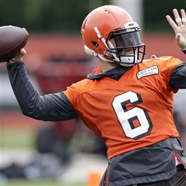 New look, new leadership style for Browns QB Mayfield