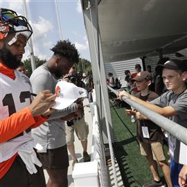 Kareem Hunt cleared to practice in Orange and Brown scrimmage for 1st time  in camp 