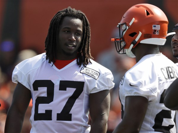 Browns RB Kareem Hunt cleared to rejoin, practice with team