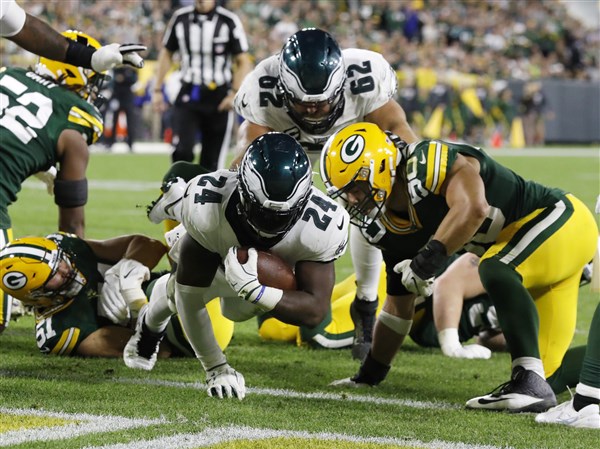 Eagles pick off Rodgers' late pass, beat Packers 34-27 | The Blade