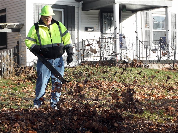 Toledo leaf pickup delayed one week | The Blade