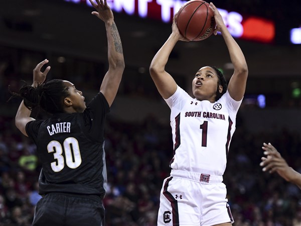 South Carolina team honors teammate who died with Vanderbilt