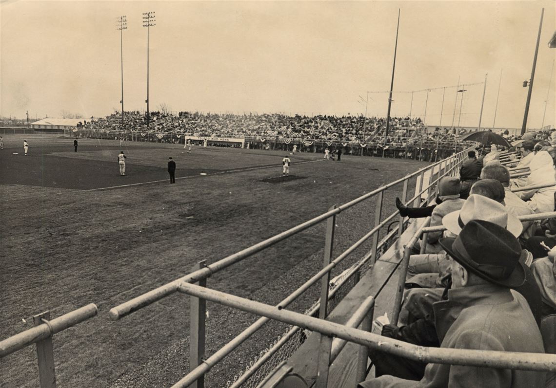 1883 Blue Stockings Take the Field in Toledo