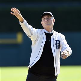 Former Toronto Blue Jays pitcher Dave Stieb throws out the ceremonial first  pitch prior to baseball game action between the Blue Jays and the Detroit  Tigers in Toronto Sunday, Aug. 29, 2010.