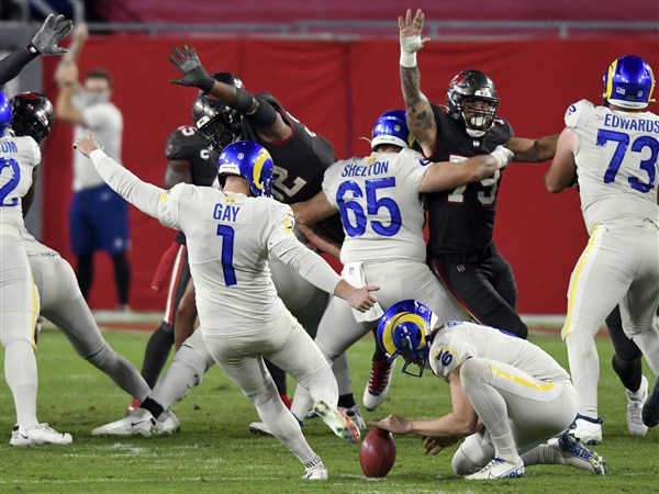 Goff throws for 376 yards, 3 TDs in Rams' 27-24 win vs Bucs