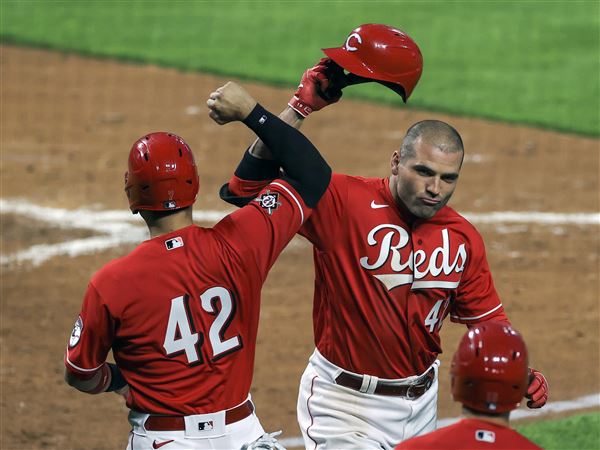 Votto, Castellanos homer in Reds' 10-3 rout of Indians