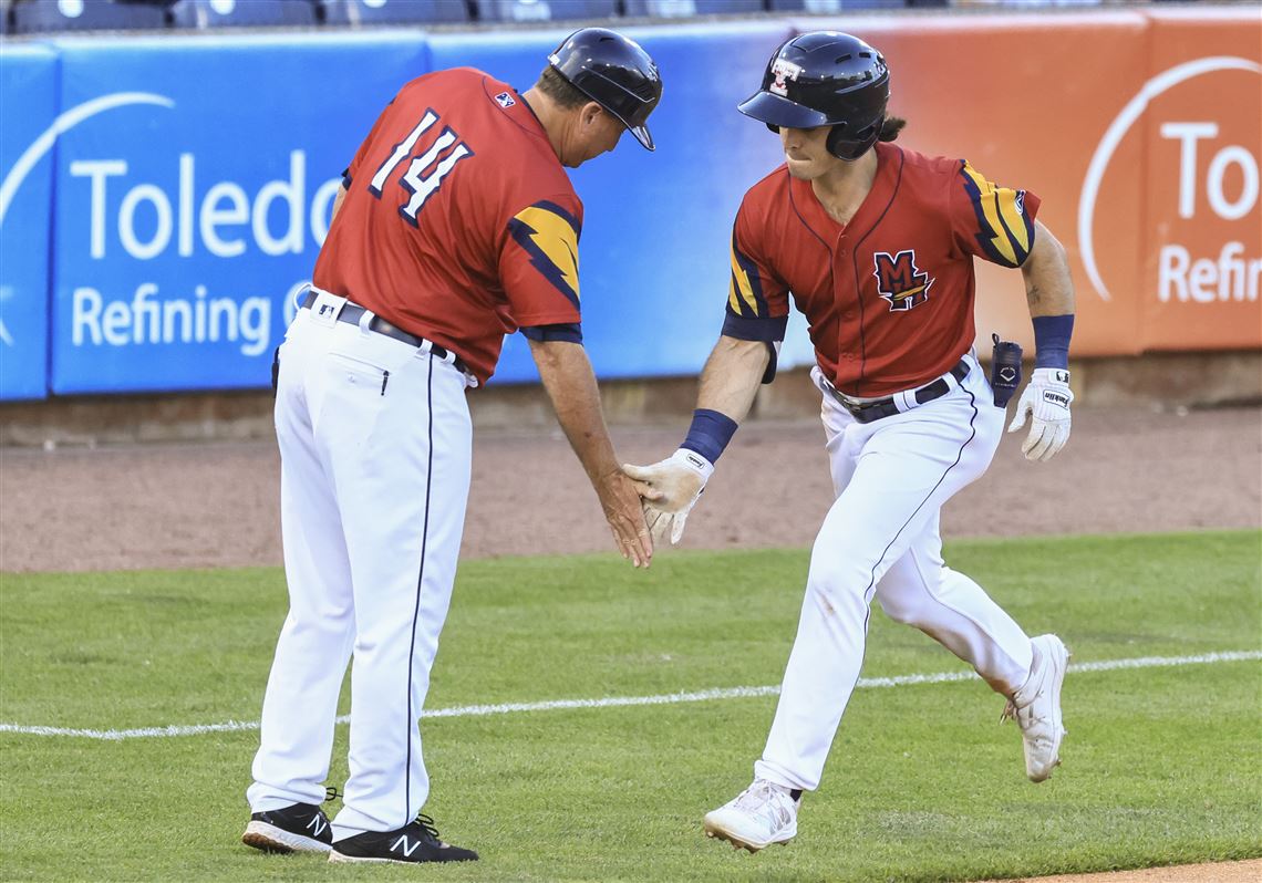 Reds prospect Aristides Aquino homers twice for Louisville on Saturday 