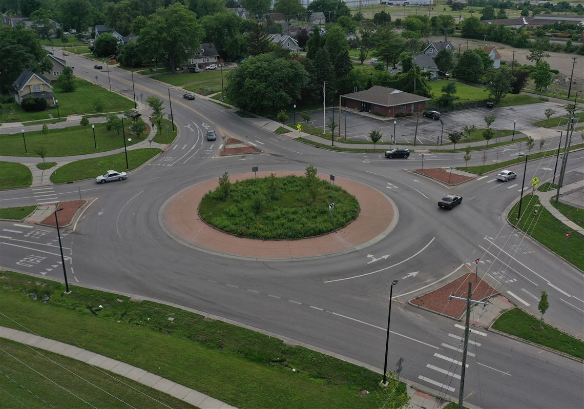 Who has right of way? Road rule about slip lane confuses motorists