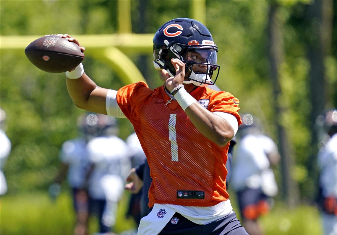 Chicago Bears quarterback, Justin Fields is dominating his draft class