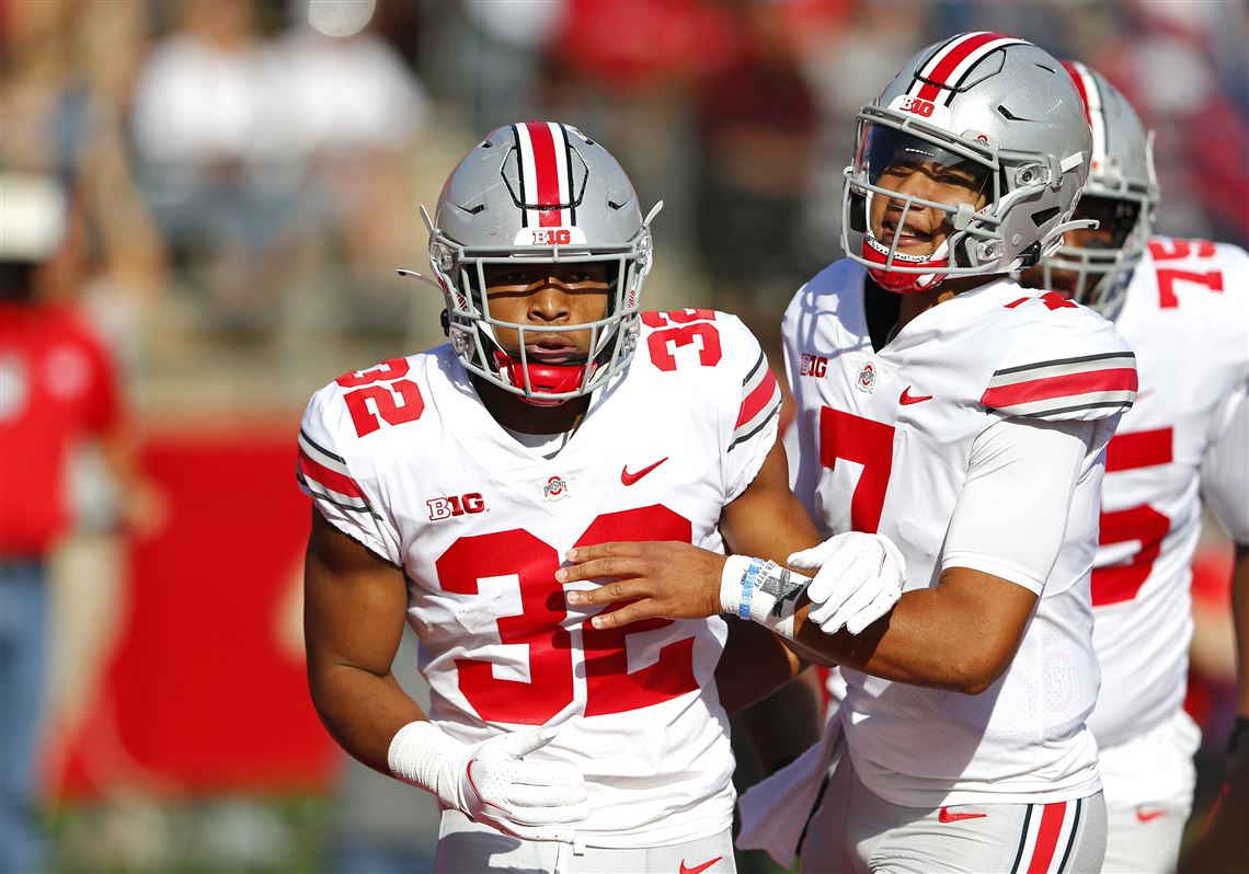 Ohio State Buckeyes quarterback C.J. Stroud (7) throws the ball