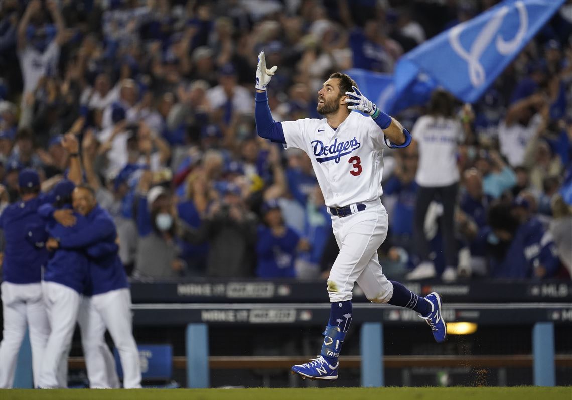 Dodgers ball girl makes play of the game, tackles fan who ran onto