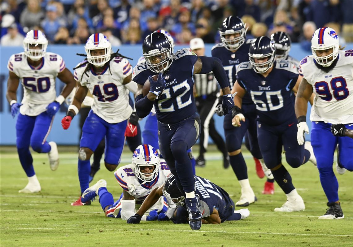 Buffalo Bills wide receiver Cole Beasley (10) runs the ball on his way to a  touchdown against t …