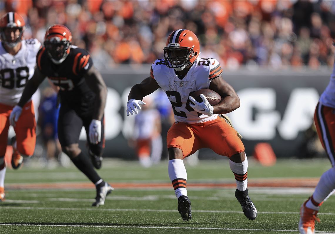 Cleveland Browns: Nick Chubb 2021 Player - Officially Licensed NFL Outdoor  Graphic