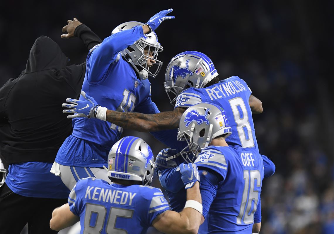 Detroit Lions outside linebacker Charles Harris (53) pressures