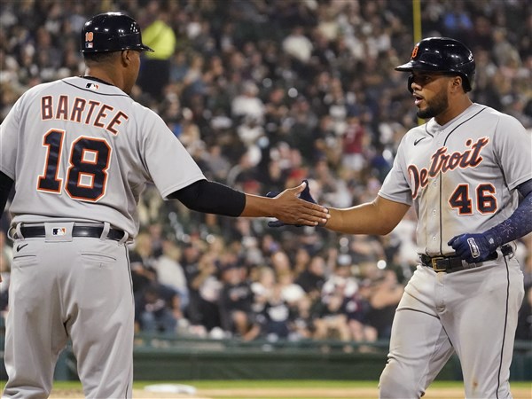 Detroit Tigers first base coach Kimera Bartee dies suddenly at age 49