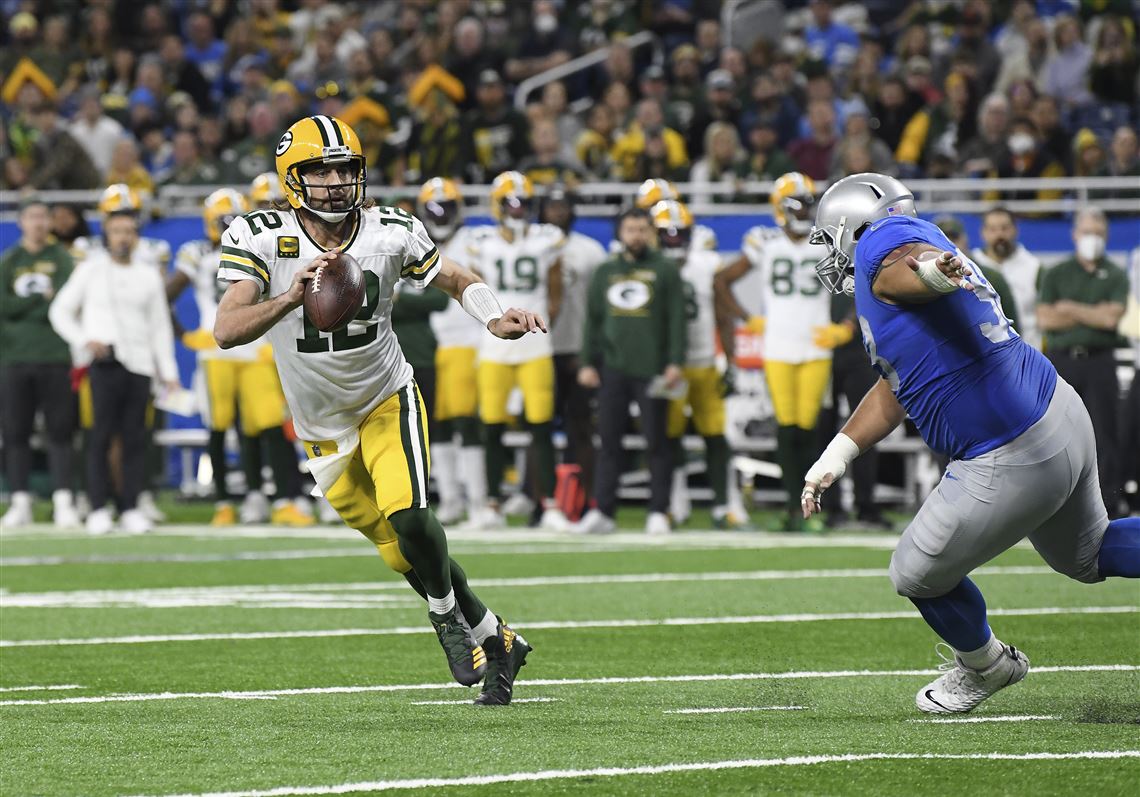 Aaron Rodgers throws for 4 TDs as Green Bay Packers quiet critics