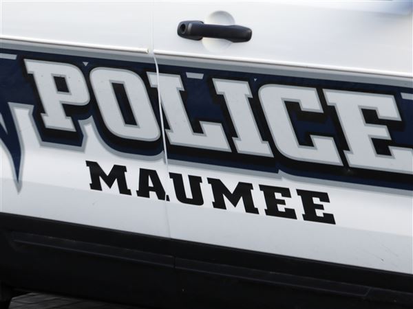 One dead in Maumee single-vehicle crash