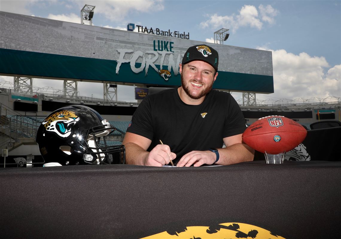 Jaguars sign center Luke Fortner