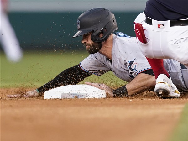 Miami Marlins' Jon Berti wins MLB stolen base title