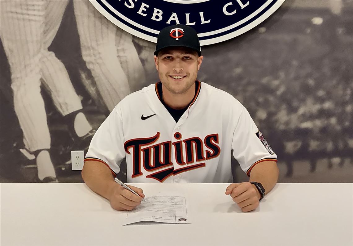 Twins unveil new red alternate jerseys and caps for 2016 