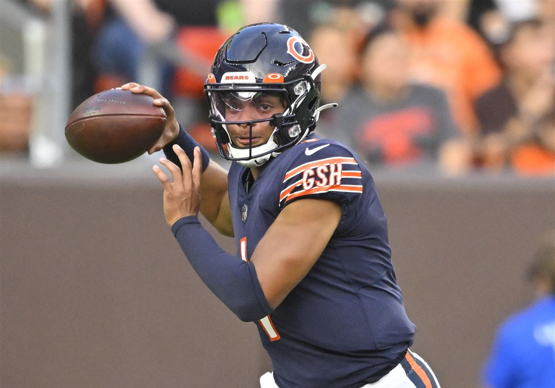 Chicago Bears tight end Ryan Griffin (84) celebrates after making a  touchdown against the Cleveland Browns during the first half of an NFL  preseason football game, Saturday, Aug. 27, 2022, in Cleveland. (