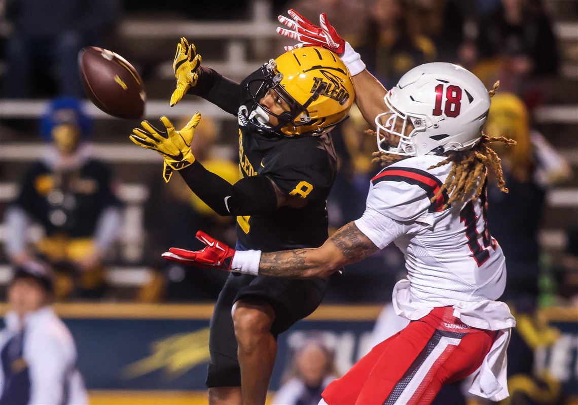 Toledo quarterback Terrance Owens passes against Ball State during the  first quarter of an NCAA college football game in Toledo, Ohio, Tuesday,  Nov. 6, 2012. (AP Photo/Rick Osentoski Stock Photo - Alamy