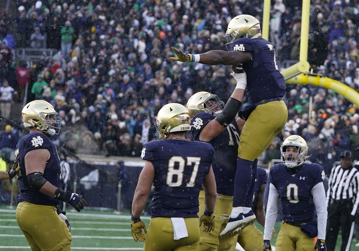 Audric Estimé runs through Stanford defense and the Notre Dame