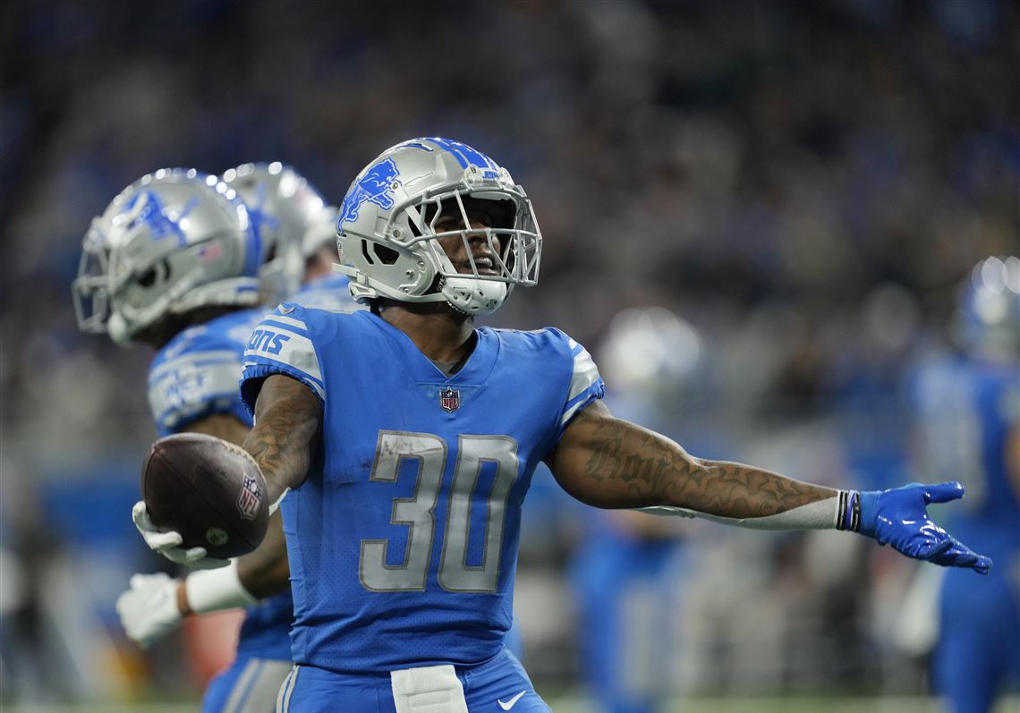 Jameson Williams' first NFL catch after ACL tear is a 41-yard TD that he  celebrates with his dad