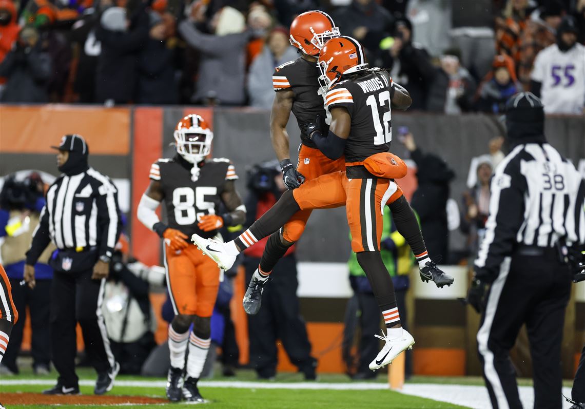 Browns WR Woods ruptures Achilles tendon during workout