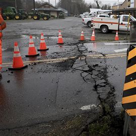 Snow pummels parts of Northeast; thousands without power