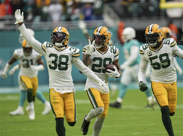 Packers stun Dolphins, complete Christmas comeback in Miami to