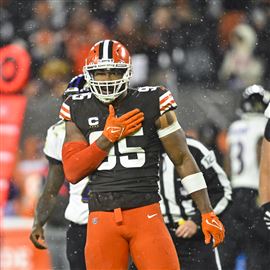 Browns star Garrett respects decision to bench him 3 plays