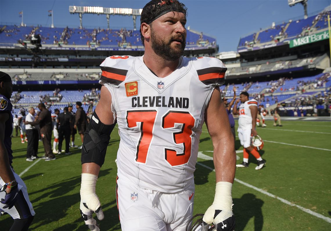 NFL Hall of Fame tackle Joe Thomas backs Dwight Freeney for induction