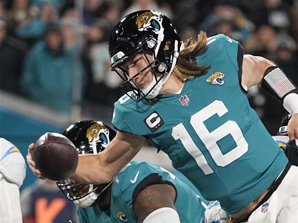 Lawrence rallies Jaguars from 27 down to beat Chargers in AFC playoffs