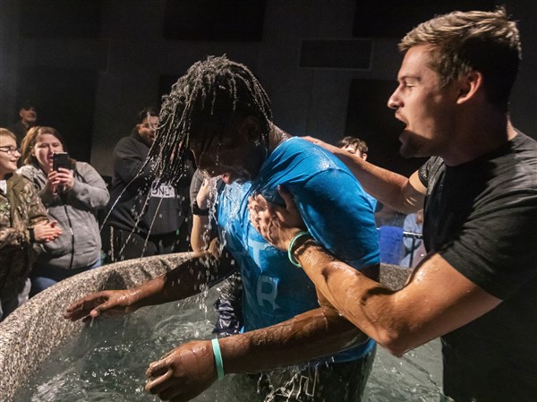 Holy Waters From A Sprinkle To Submersion Baptisms Signify New Life The Blade 5949