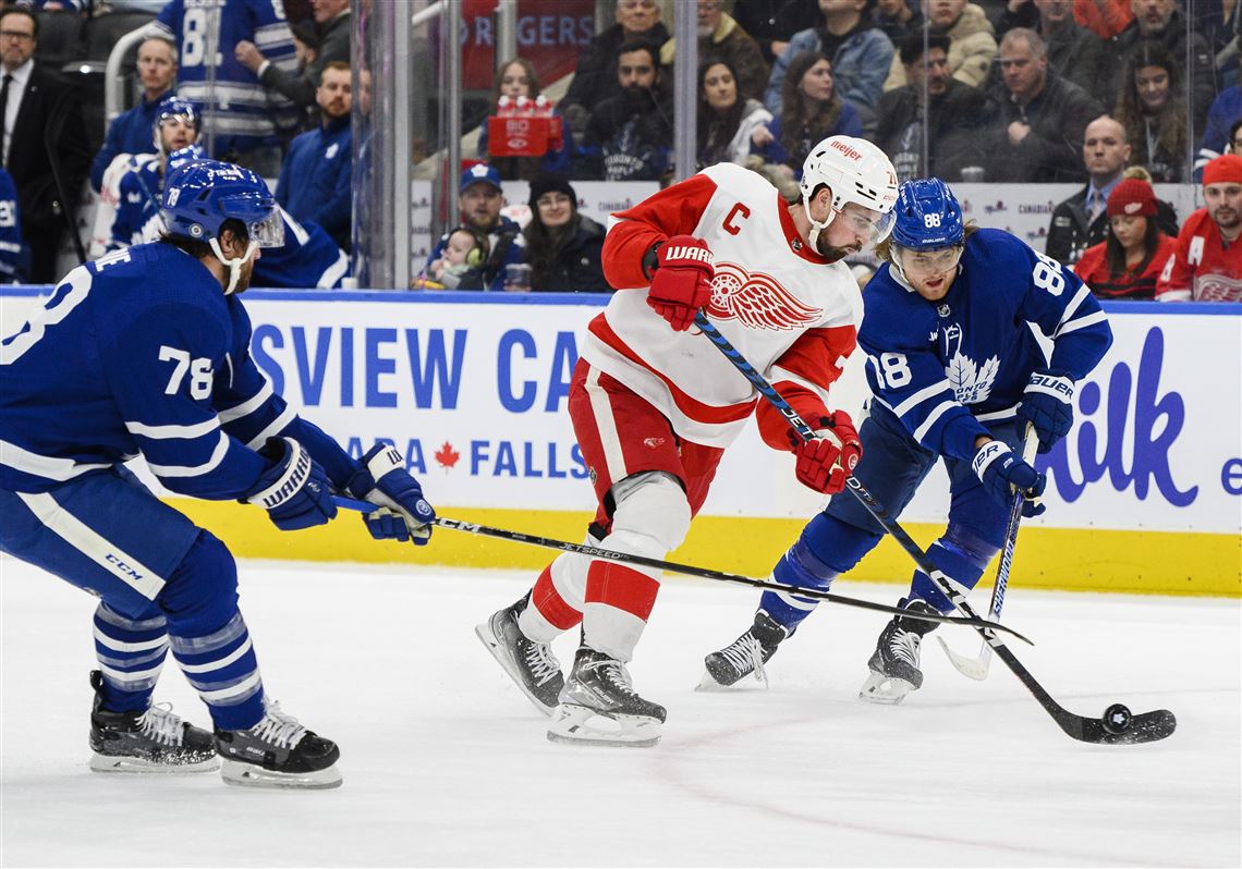 Larkin s hat trick helps Red Wings top Maple Leafs 5 2 The Blade