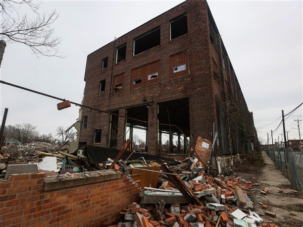 Crews begin demolition of central Toledo's former Baron Drawn Steel ...